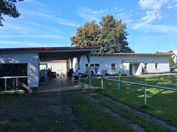 Sportplatz am Bahnhof - Sundhagen-Miltzow