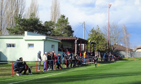 Futbalový štadión Kostolné Kračany - Kostolné Kračany-Šipošovské Kračany