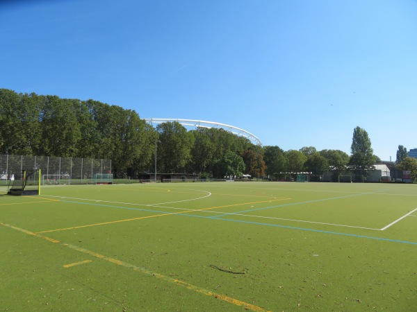 Bezirkssportanlage NeckarPark - Mercedesstraße Hockey-Platz - Stuttgart-Bad Cannstatt