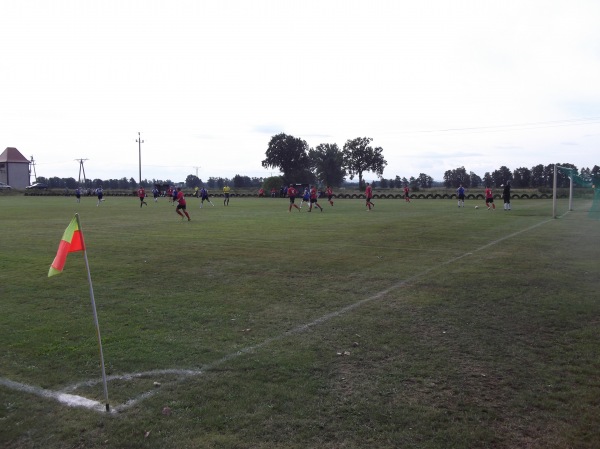 Boisko w Niedźwiedzicach - Niedźwiedzice