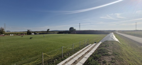 Boisko w Janowicach Dużych - Janowice Duże