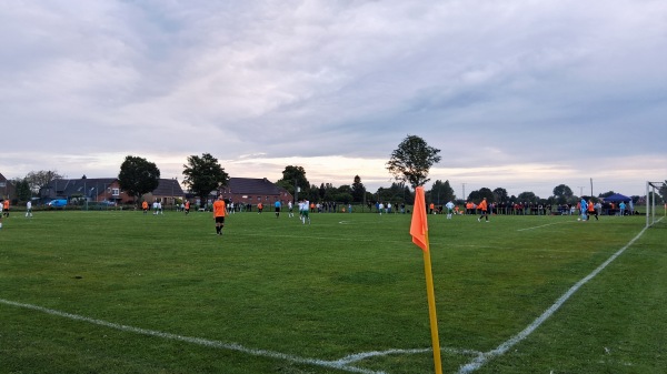 Paradiesstadion Nebenplatz 1 - Rees-Mehr