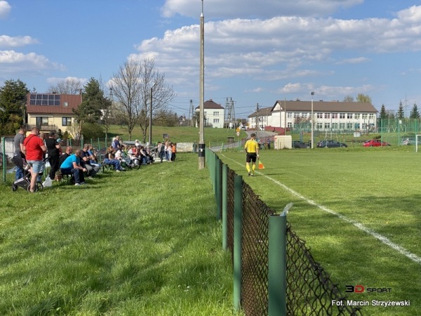 Boisko w Brodłach - Brodła