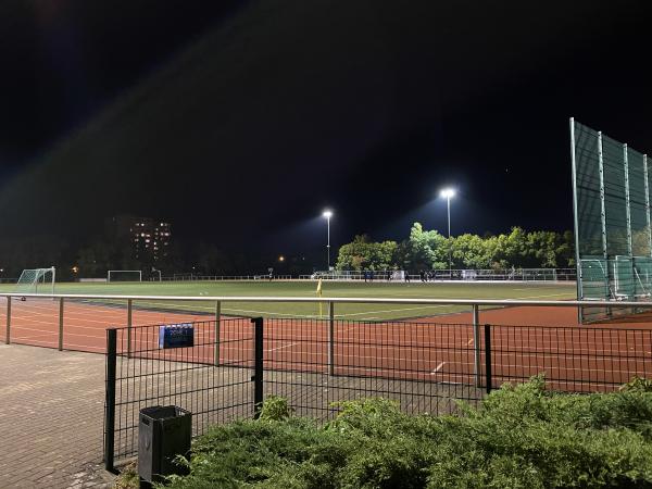 Sportplatz Hanns-Eisler-Straße - Berlin-Prenzlauer Berg