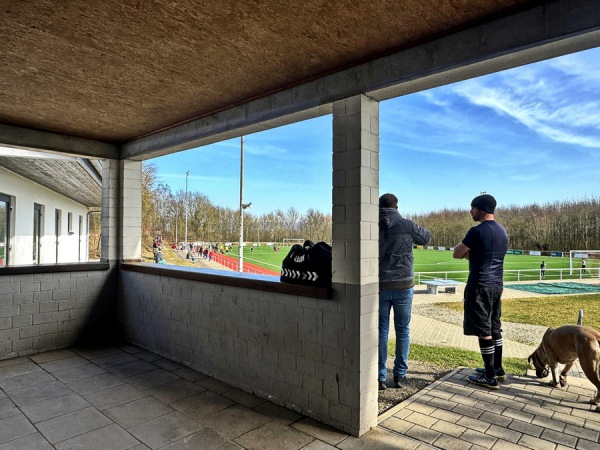 Sportplatz im Felde - Nieheim-Eversen