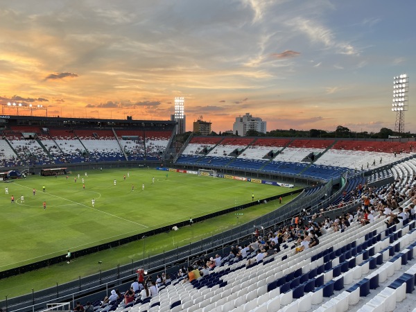 Estadio ueno Defensores del Chaco - Asunción