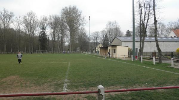 Stade rue de la Gare - Useldéng (Useldingen)