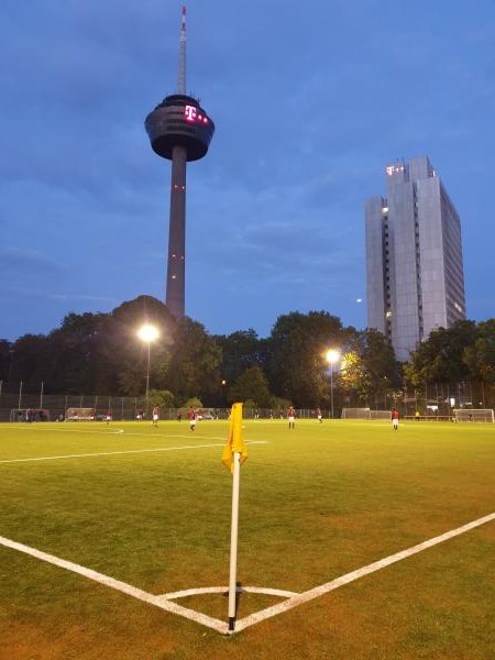 Prälat-Wolker-Anlage / Bezirkssportanlage Mitte Platz 3 - Köln-Ehrenfeld