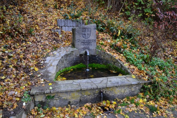 Der Pommerbach entspring direkt neben der Tribüne