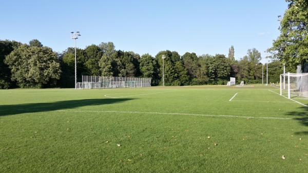 Bezirkssportanlage Bert-Brecht-Allee Platz 2 - München-Neuperlach