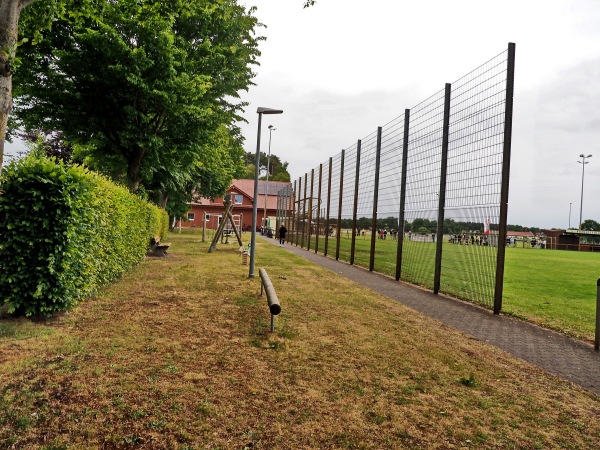 Römerstadion Nebenplatz - Salzkotten-Mantinghausen
