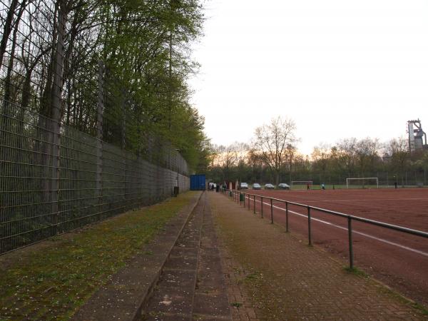 Sportplatz Am Beeckbach - Duisburg-Bruckhausen