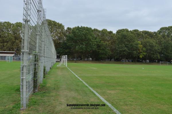 Bezirkssportanlage NeckarPark - Mercedesstraße Platz 5 - Stuttgart-Bad Cannstatt