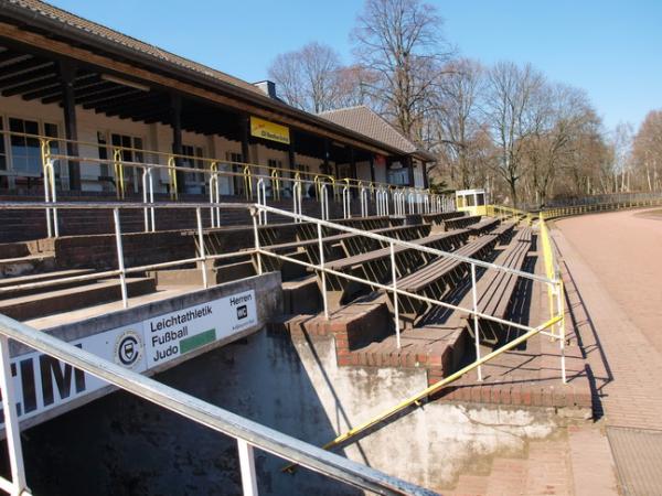 Edelstahlkampfbahn der Bezirkssportanlage Stahldorf - Krefeld-Stahldorf