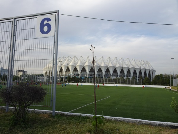 Bunyodkor akademiyasi maydoni 6 - Toshkent (Tashkent)