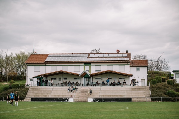Sportgelände Am Sonnenhügel - Lonnerstadt
