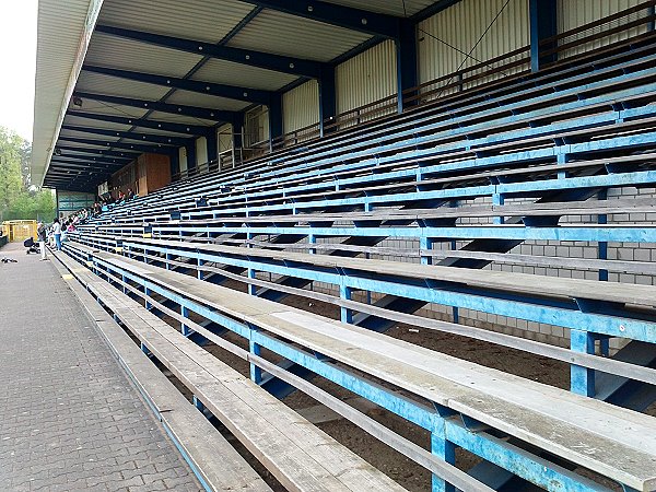 Hermann-Löns-Stadion - Paderborn-Schloß Neuhaus