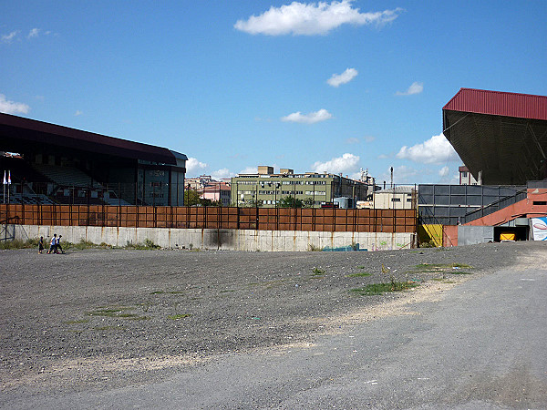 Mimar Yahya Baş Stadı - İstanbul