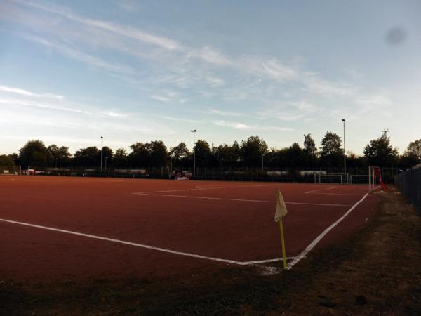 Sportplatz Unter der Bahn - Mülheim-Kärlich-Urmitz Bahnhof